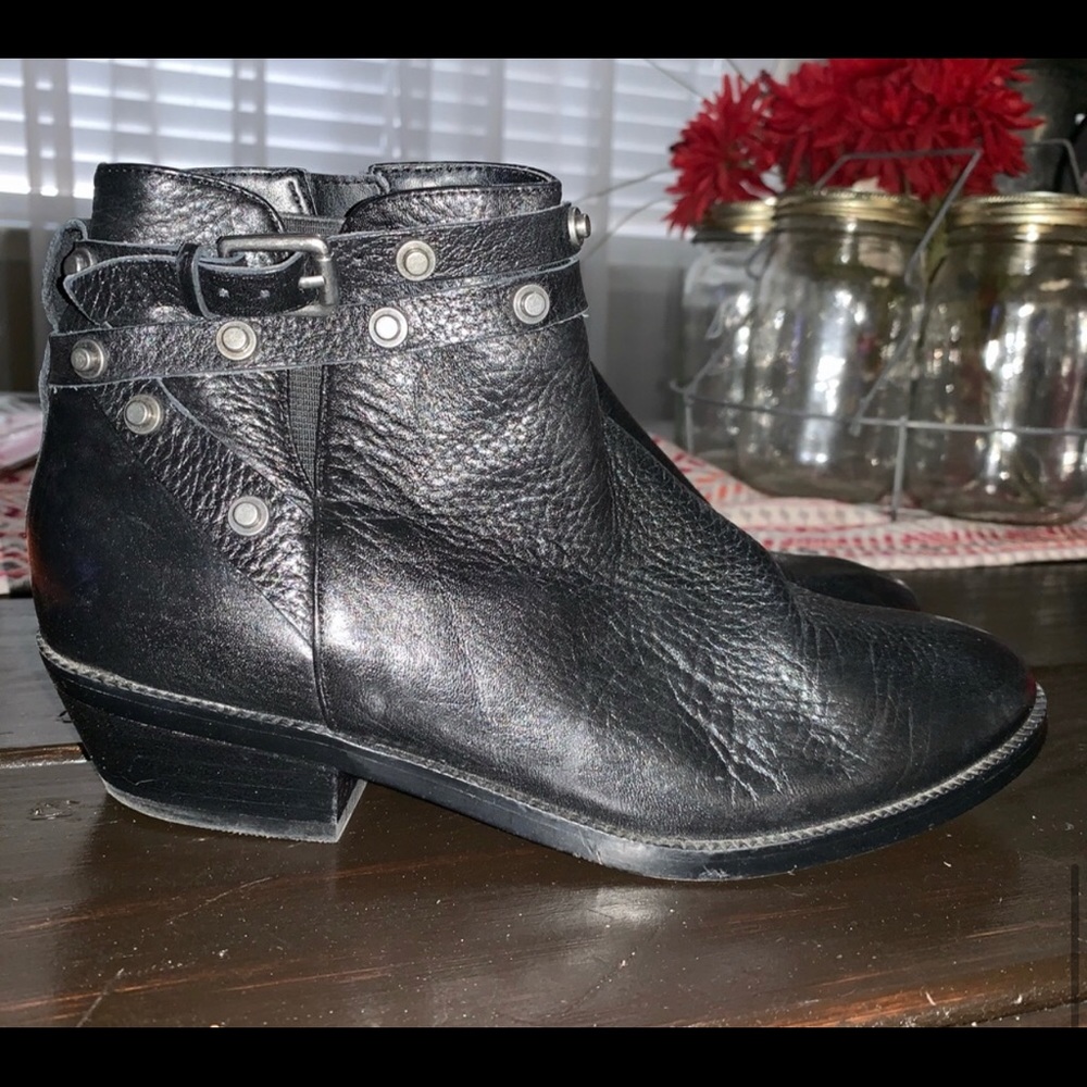 Halogen REAL LEATHER boots. In GREAT SHAPE!!!